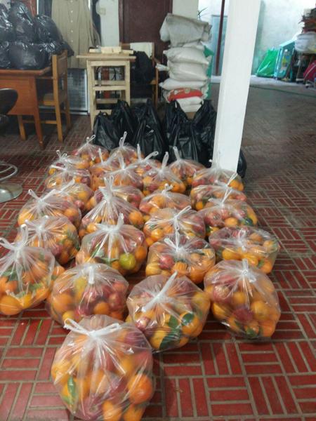 توزیع میوه های خریداری شده به سفارش خیرین برای نیازمندترین بیماران در شب یلدا  